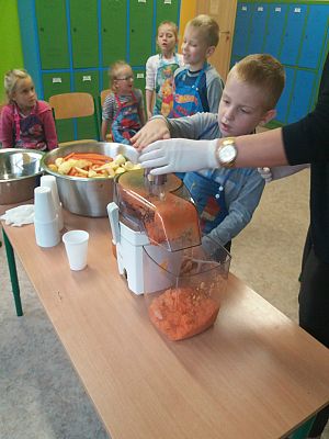 Grafika #7: Kto soki pije ten długo żyje!