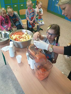 Grafika #8: Kto soki pije ten długo żyje!