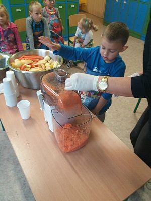 Grafika #9: Kto soki pije ten długo żyje!