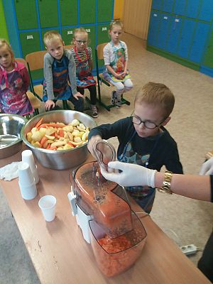 Grafika #10: Kto soki pije ten długo żyje!