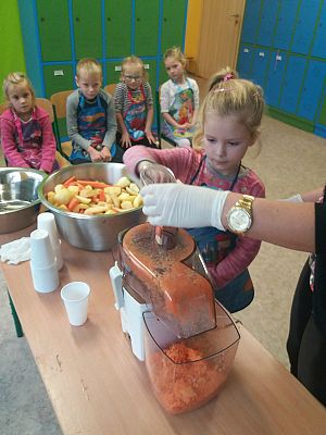 Grafika #11: Kto soki pije ten długo żyje!