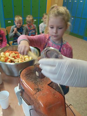  Grafika #12: Kto soki pije ten długo żyje!