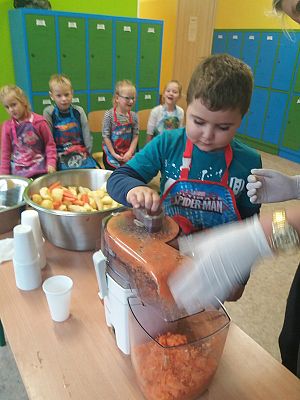 Grafika #16: Kto soki pije ten długo żyje!