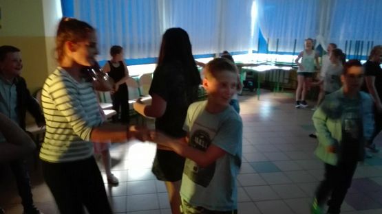  Grafika #2: Dyskoteka szkolna z okazji Dnia Chłopaka