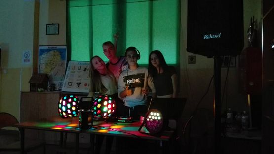  Grafika #8: Dyskoteka szkolna z okazji Dnia Chłopaka