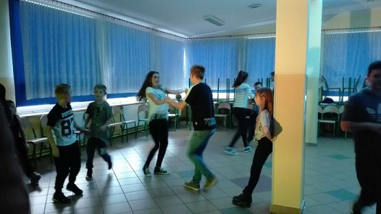  Grafika #18: Dyskoteka szkolna z okazji Dnia Chłopaka