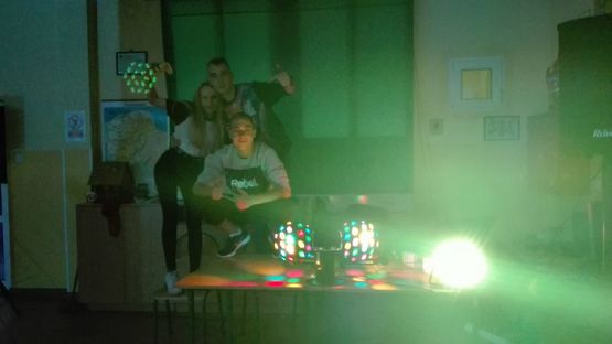  Grafika #24: Dyskoteka szkolna z okazji Dnia Chłopaka