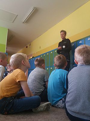 Grafika #1: Spotkanie z policjantką