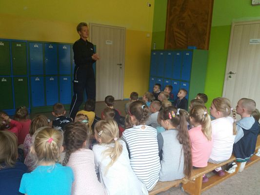 Grafika #2: Spotkanie z policjantką