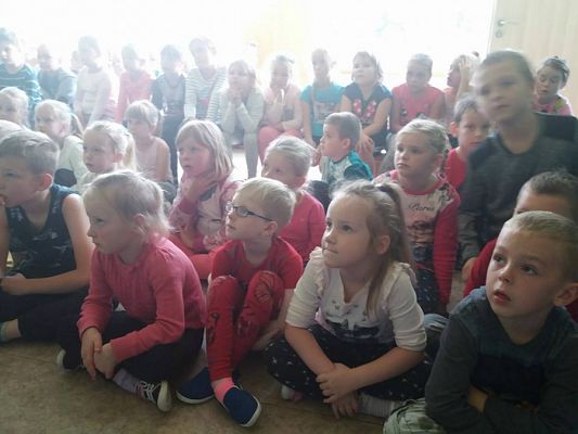 Grafika #6: Spotkanie z policjantką