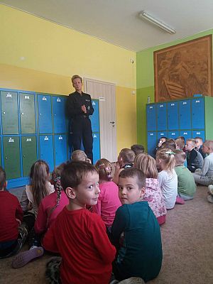 Grafika #11: Spotkanie z policjantką