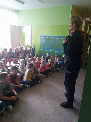 Grafika #12: Spotkanie z policjantką