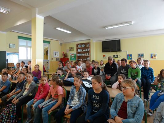 Grafika #14: Spotkanie z policjantką