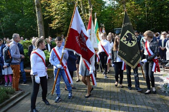  Grafika #2: Uroczystości patriotyczno - religijne w Krępie Kaszubskiej
