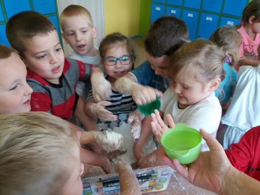  Grafika #1: Doświadczenia sensoryczne – PIANKOLINA