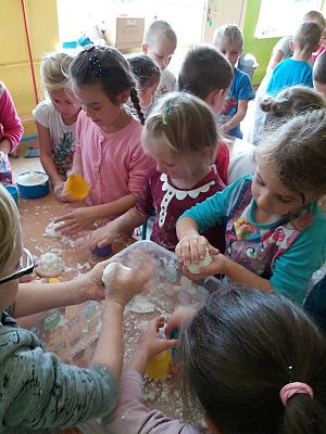  Grafika #9: Doświadczenia sensoryczne – PIANKOLINA