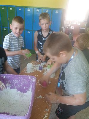  Grafika #27: Doświadczenia sensoryczne – PIANKOLINA