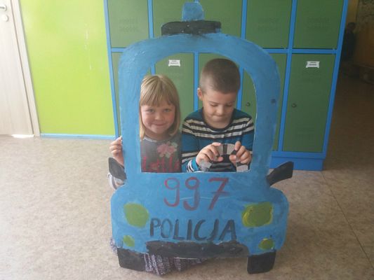  Grafika #0: Bezpiecznie w domu, w szkole i na dworze.