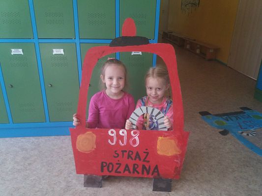  Grafika #3: Bezpiecznie w domu, w szkole i na dworze.