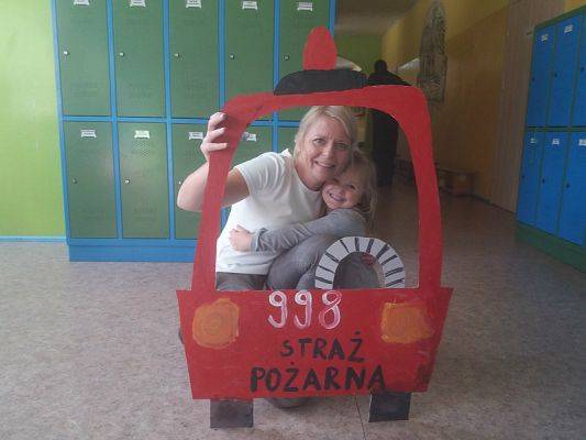  Grafika #6: Bezpiecznie w domu, w szkole i na dworze.