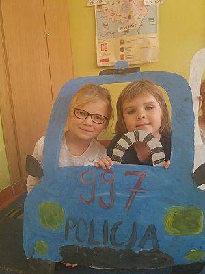  Grafika #12: Bezpiecznie w domu, w szkole i na dworze.