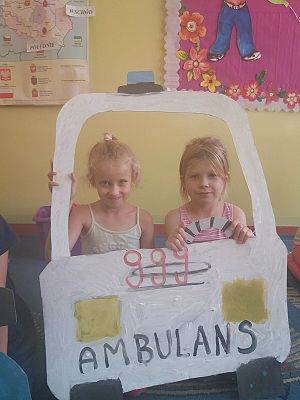  Grafika #13: Bezpiecznie w domu, w szkole i na dworze.