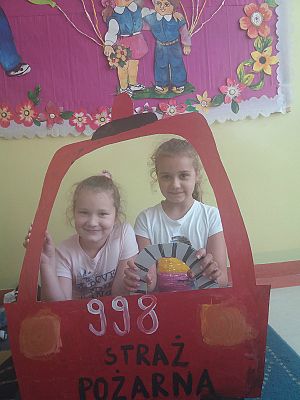  Grafika #14: Bezpiecznie w domu, w szkole i na dworze.