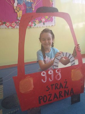  Grafika #17: Bezpiecznie w domu, w szkole i na dworze.