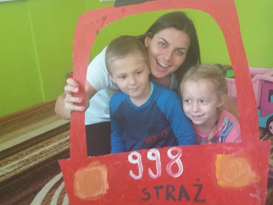  Grafika #19: Bezpiecznie w domu, w szkole i na dworze.