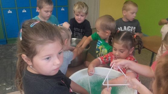  Grafika #6: Zaczarowany świat baniek mydlanych