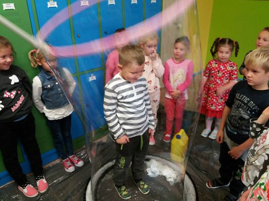  Grafika #18: Zaczarowany świat baniek mydlanych