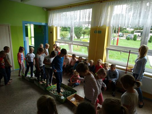  Grafika #20: Najmłodsi poznają świat zmysłami - ścieżka sensoryczna