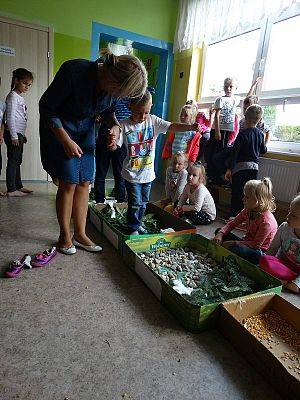  Grafika #37: Najmłodsi poznają świat zmysłami - ścieżka sensoryczna