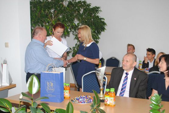  Grafika #1: Podsumowanie roku szkolnego 2016/2017 w Urzędzie Gminy w Nowej Wsi Lęborskiej