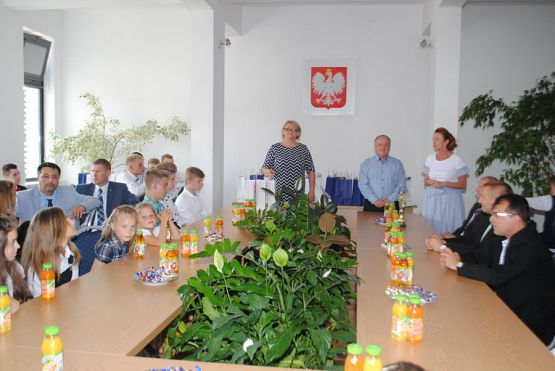  Grafika #10: Podsumowanie roku szkolnego 2016/2017 w Urzędzie Gminy w Nowej Wsi Lęborskiej