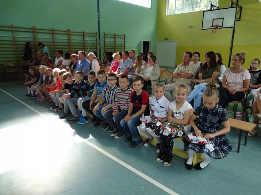  Grafika #3: Zakończenie roku szkolnego klas III a i III b SP