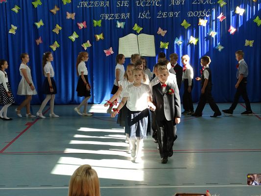  Grafika #4: Zakończenie roku szkolnego klas III a i III b SP