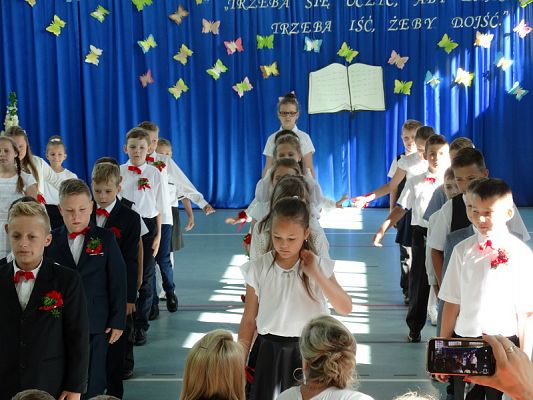 Grafika #8: Zakończenie roku szkolnego klas III a i III b SP