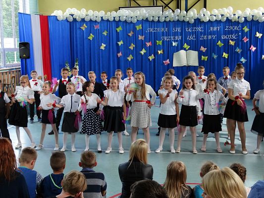  Grafika #22: Zakończenie roku szkolnego klas III a i III b SP