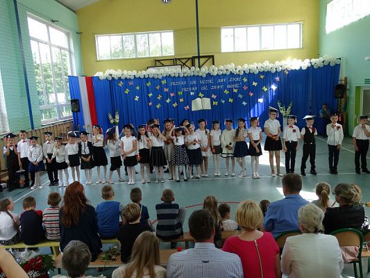  Grafika #0: Zakończenie roku szkolnego klas III a i III b SP