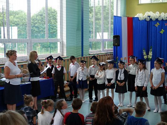  Grafika #40: Zakończenie roku szkolnego klas III a i III b SP