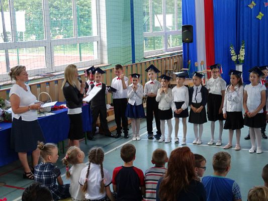  Grafika #41: Zakończenie roku szkolnego klas III a i III b SP