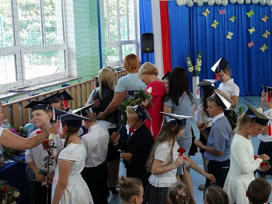  Grafika #46: Zakończenie roku szkolnego klas III a i III b SP