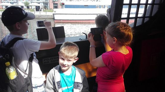 Grafika #2: Wycieczka wyróżnionych uczniów na Westrplatte