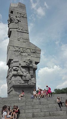 Grafika #11: Wycieczka wyróżnionych uczniów na Westrplatte