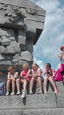 Grafika #12: Wycieczka wyróżnionych uczniów na Westrplatte