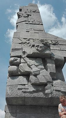 Grafika #13: Wycieczka wyróżnionych uczniów na Westrplatte