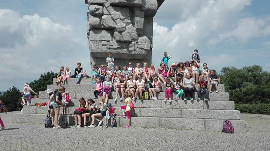 Grafika #16: Wycieczka wyróżnionych uczniów na Westrplatte