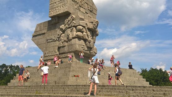 Grafika #21: Wycieczka wyróżnionych uczniów na Westrplatte