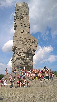 Grafika #23: Wycieczka wyróżnionych uczniów na Westrplatte